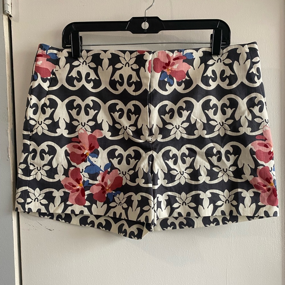 Loft Short size 12